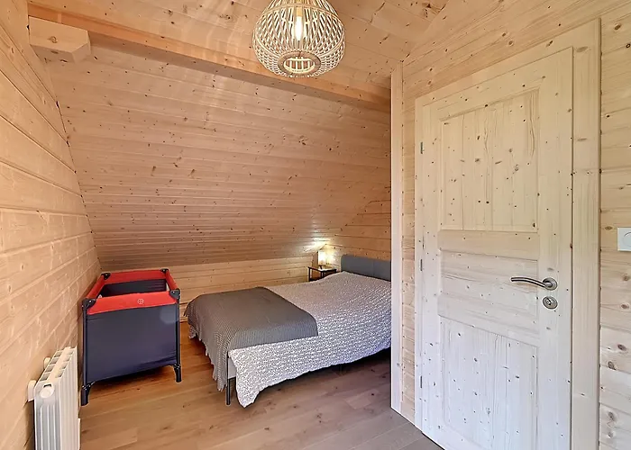 Caroubier - Avec Vue Montagne